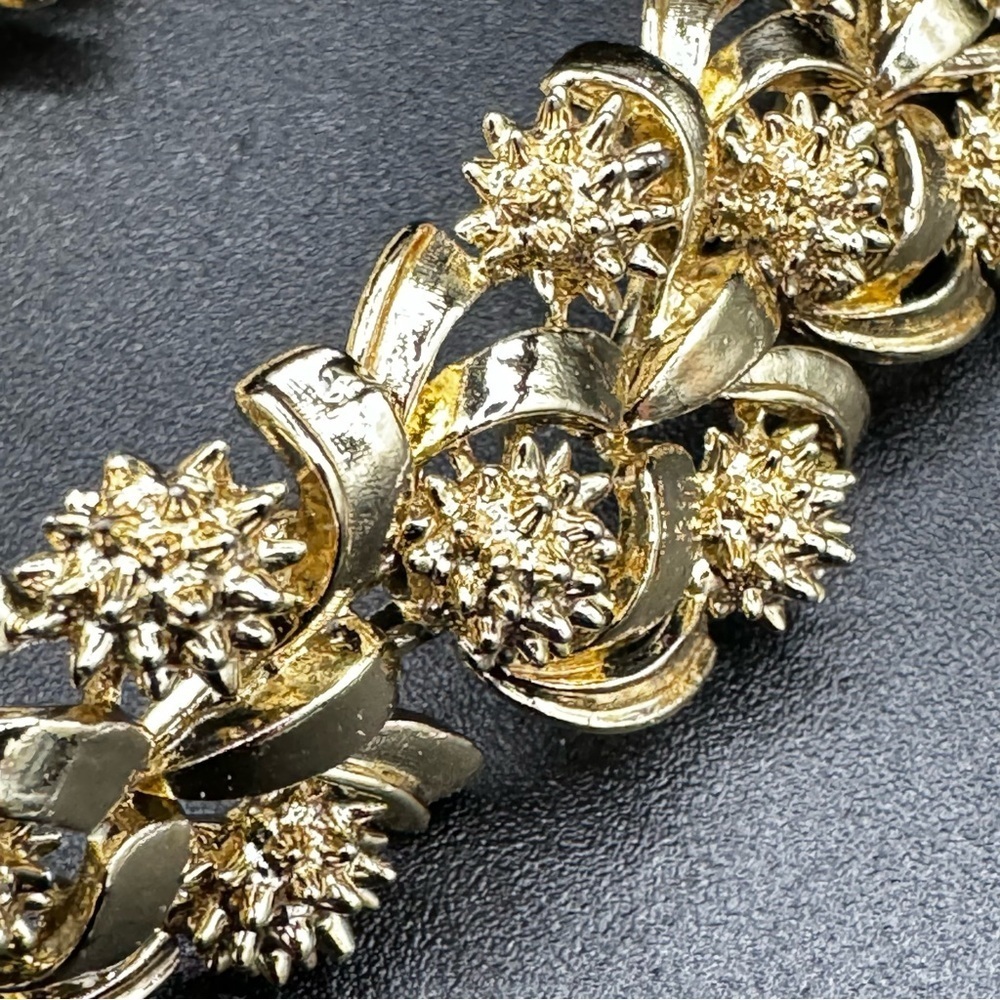 Vintage Signed Coro Pegasus Mid Century Gold Tone Ornate Textured Bracelet 7in - Picture 14 of 14